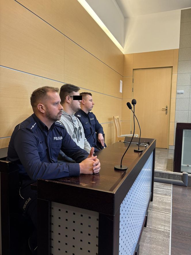 Makabra w Ostrowie. Rozłupał kamieniem czaszkę kurierowi. 