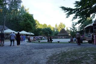 Sielanka na parkiecie w Muzeum Wsi Lubelskiej pod gołym niebem! Za nami kolejna potańcówka w rytmie miejskiego folkloru z Warszawy i Lwowa