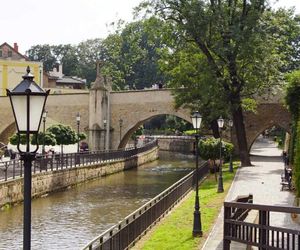 O tym mieście mówią mała Praga. Twierdza, podziemia i najstarszy kamienny most 
