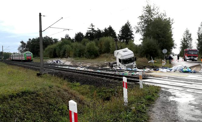 Dworaki Staśki (woj. podlaskie), przejazd kolejowy.