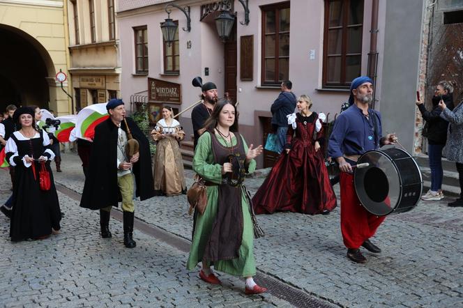 Korowód w ramach Międzynarodowego Festiwalu Renesansu w Lublinie