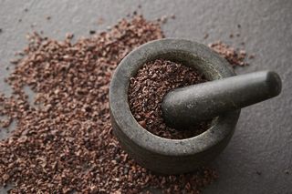 Moździerz kuchenny – jaki wybrać? Moździerze granitowe, kamienne, bambusowe i marmurowe