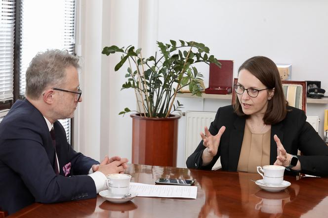 Wicenaczelny "Super Expressu" Hubert Biskupski w rozmowie z minister finansów Magdaleną Rzeczkowską