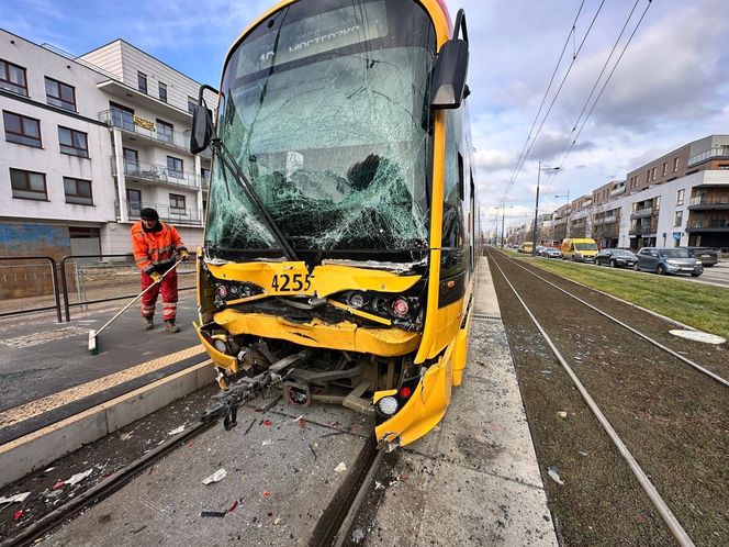 Zderzenie dwóch tramwajów w Warszawie. Wiele osób rannych