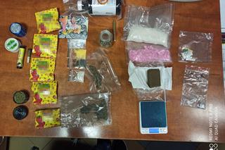 Nastolatek zaatakował policjanta! W domu miał prawdziwą aptekę