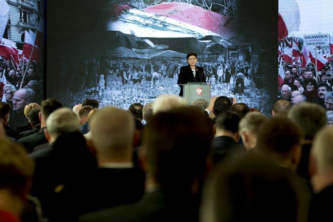 Odsłonięcie tablicy upamiętniającej ofiary katastrofy smoleńskiej