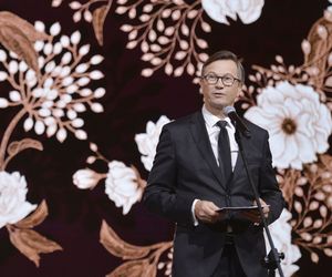 Piotr Cyrwus przez lata próbował pozbyć się „Ryśka z Klanu”, a teraz znów go szufladkują