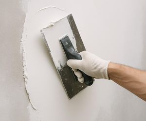 Tynk wewnętrzny: gipsowy kontra tynk tradycyjny. Który wybrać?