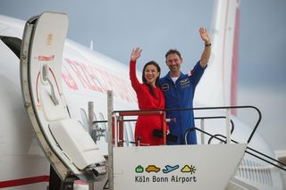 Sławosz Uznański-Wiśniewski wylądował w Kolonii. Tak powitano polskiego astronautę w Europie 