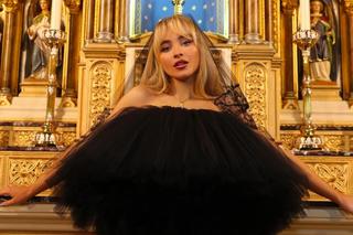 Sabrina Carpenter Feather