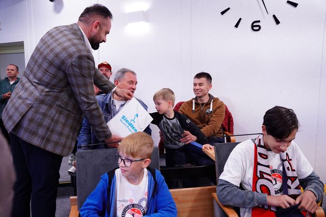 Siatkarze KPS-u z medalami na szyi, dziękowali kibicom za udany sezon