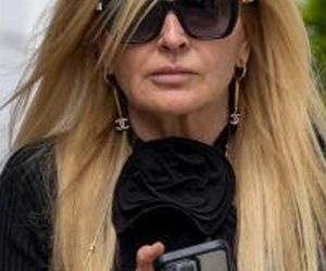 Monika Olejnik w butach Miu Miu za krocie i porwanych dżinsach! Ta stylizacja szokuje