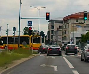 Monika Olejnik jedzie na czerwonym świetle, bo spieszy się do pracy