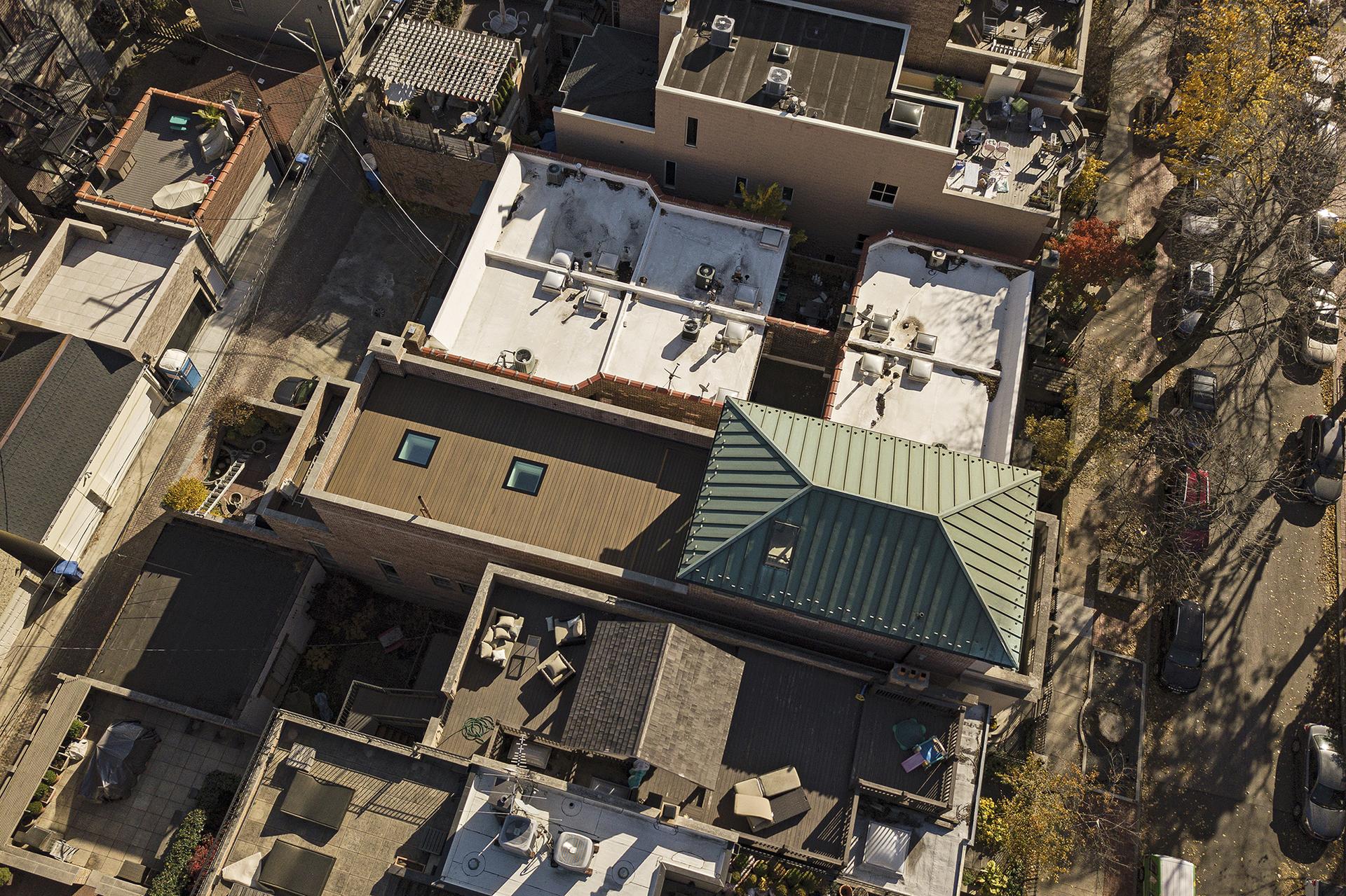 Dom w Chicago z oknami do dachów płaskich DXW od FAKRO