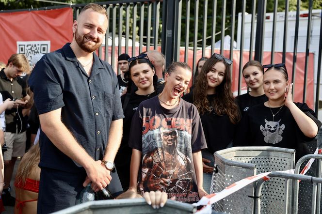 50 Cent w Warszawie. Tłumy przed Stadionem Narodowym 