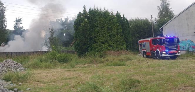 Na niebie widoczne były kłęby dymu. W Bielsko-Białej paliły się wraki samochodów