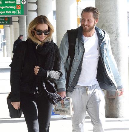 Margot Robbie i Tom Ackerley