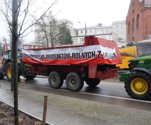 „Zielony Ład=Głód”, „Mleko nie jest z Biedronki”. Te hasła pojawiły się na proteście rolników w Olsztynie