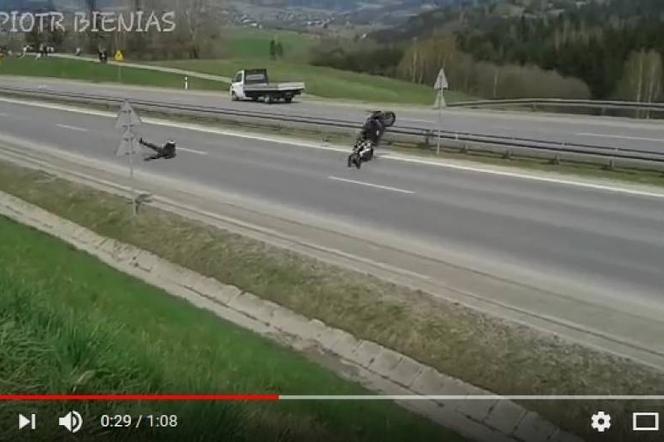 O włos od tragedii na zakopiance - motocykliści urządzają sobie rajdy na patelniach