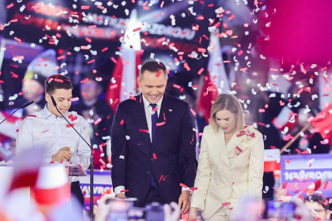 Porównujemy stroje Marty Nawrockiej i Małgorzaty Trzaskowskiej