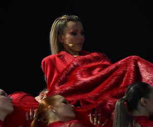 Doda nie mogła się zdecydować. Mikroskopijna stylizacja i futro w Sopocie!