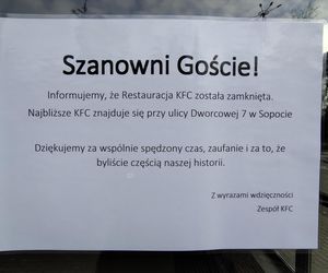 Opuszczony budynek KFC na wjeździe do Sopotu. To jeden z pierwszych lokali w Polsce 