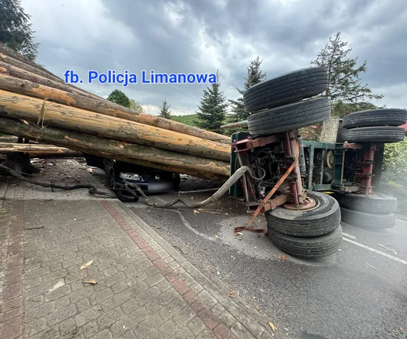 Drzewo przygniotło samochód z dzieckiem w środku!