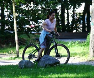 Ewa Drzyzga z mężem na rowerach. Operacje plastyczne nie są dla mnie!