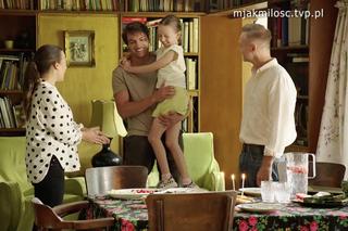 M jak miłość. Magda (Anna Mucha), Dima (Michaił Pszeniczny), Nadia (Mira Fareniuk), Andrzej Budzyński (Krystian Wieczorek)