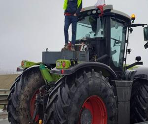 Trwa protest rolników. Drogi na Pomorzu są sparaliżowane. Gdzie trwają utrudnienia? 