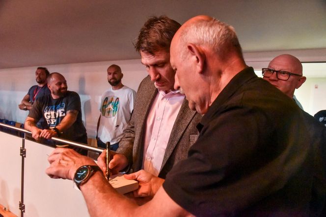 Andrzej Gołota przyjechał do Torunia. Obserwował mecz bokserski Pomorzanina