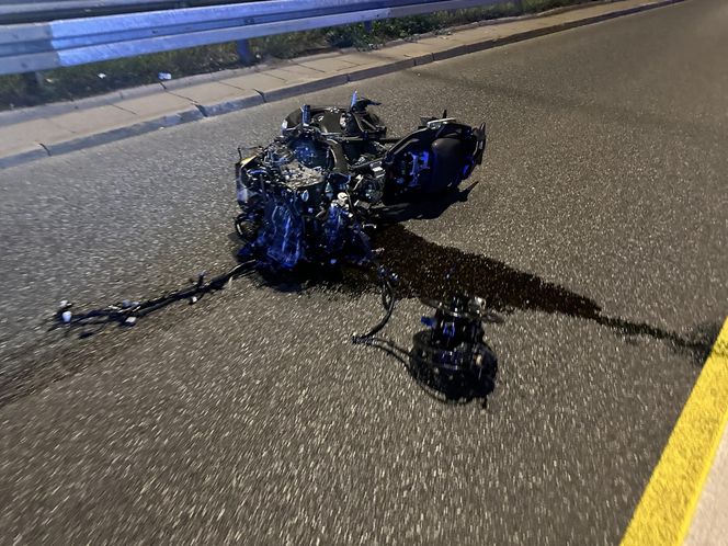 Makabra na Wisłostradzie. Roztrzaskane auta i motocykle. Dwie osoby reanimowane w tym dziecko 