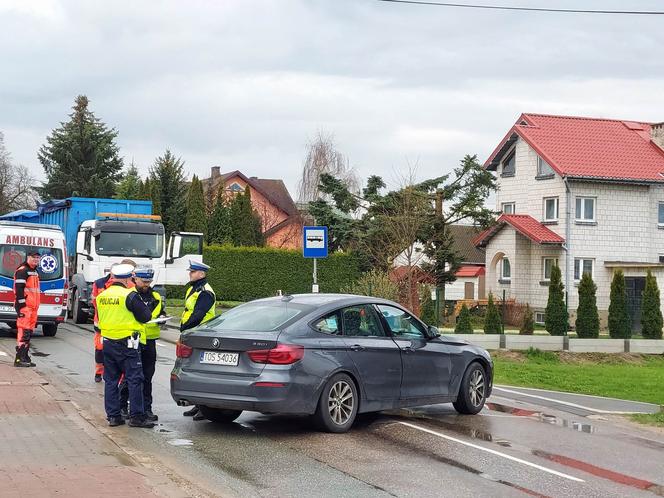 Śmierć na drodze w Ambrożowie. Ciężarówka potrąciła mężczyznę