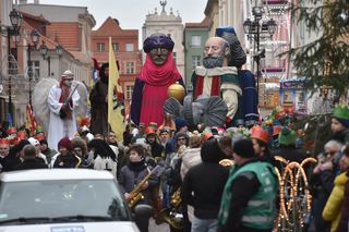 Piękny Orszak Trzech Króli 2023 w Toruniu. Aktywiści na miejscu. Wśród nocnej ciszy, ktoś umiera w lesie