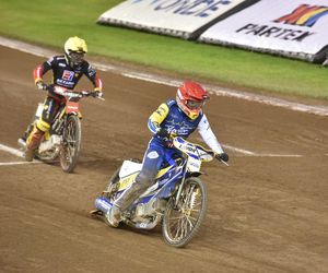 PRES Grupa Deweloperska Toruń - Betard Sparta Wrocław, zdjęcia kibiców i zawodników z Motoareny