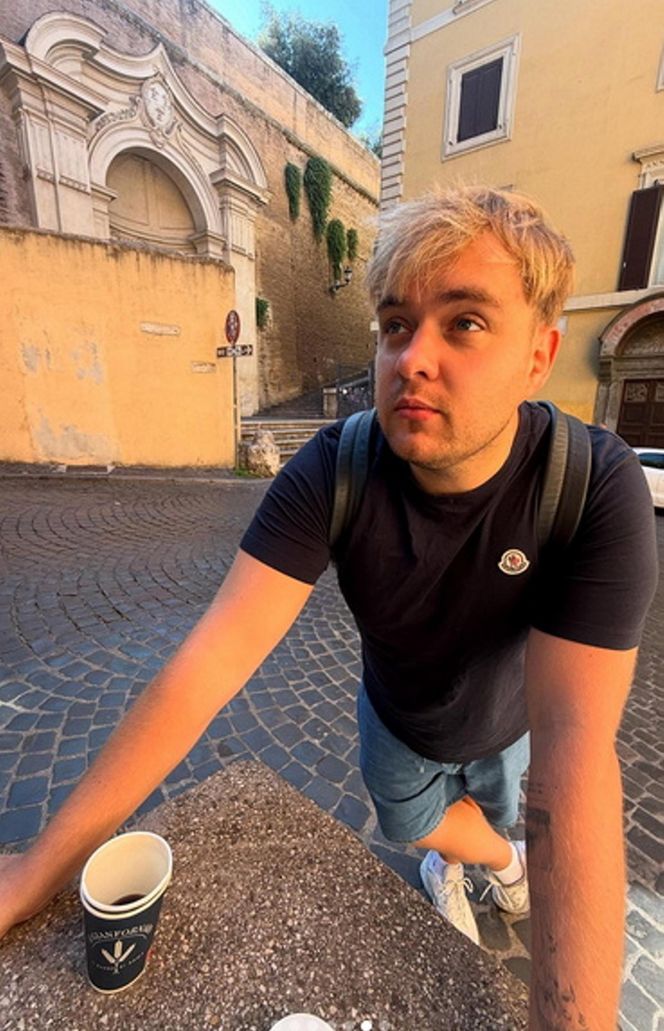 Roksana Węgiel i Kevin Mglej z dzieckiem na wakacjach