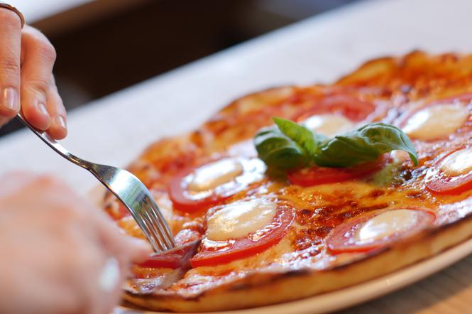 Kiedy otworzą restauracje i kawiarnie? Restauratorzy: Otwarcie ogródków nic nie da! 