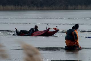 Zginęli pod lodem o świcie