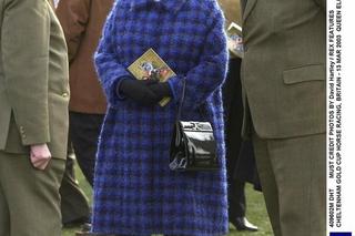 Od pół wieku nosi tę samą torebkę