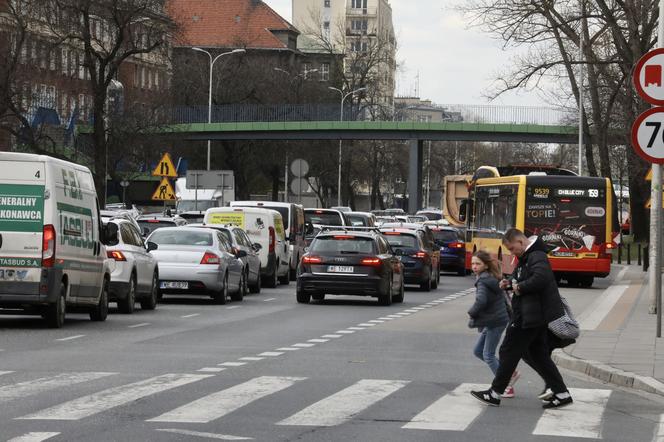 Będzie trudniej wyjechać z Mokotowa. Drogowcy zwężą Wisłostradę!