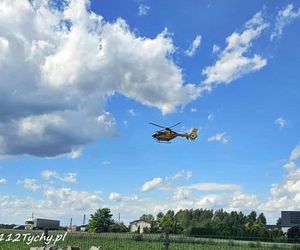 Wypadek w Chełmie Śląskim. Kierowca wjechał pod ciężarówkę