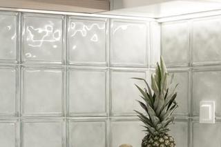 40-metrowe mieszkanie w kolorach szałwii na warszawskim Ursusie.