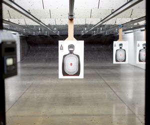 Spróbuj sił na mobilnej strzelnicy laserowej
