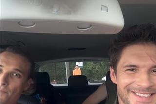 M jak miłość nowy sezon na planie. Marcin (Mikołaj Roznerski), Olek (Maurycy Popiel)