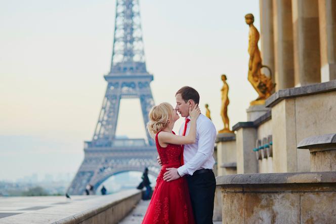 Francuski pocałunek - instrukcja krok po kroku, jak całować z języczkiem