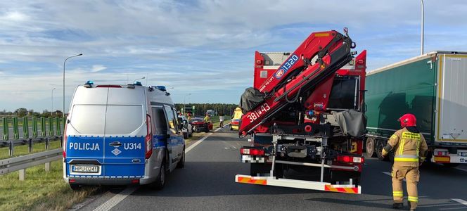 Samochód jechał pod prąd. Poważny wypadek na S5 koło Leszna