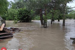 Małopolska: alarmy przeciwpowodziowe, podtopienia, nieprzejezdne drogi