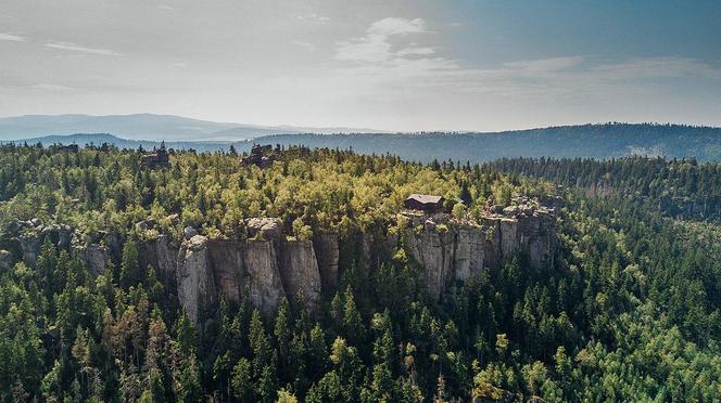 Kudowa-Zdrój. Najlepsze atrakcje - Góry Stołowe, Kaplica Czaszek i inne