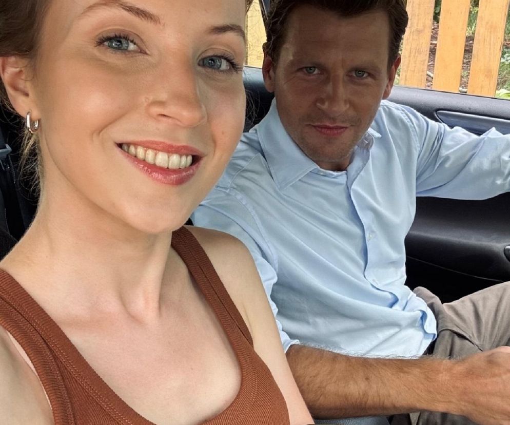 M jak miłość nowy sezon. Natalka (Dominika Suchecka), Adam Karski (Patryk Szwichtenberg) na planie
