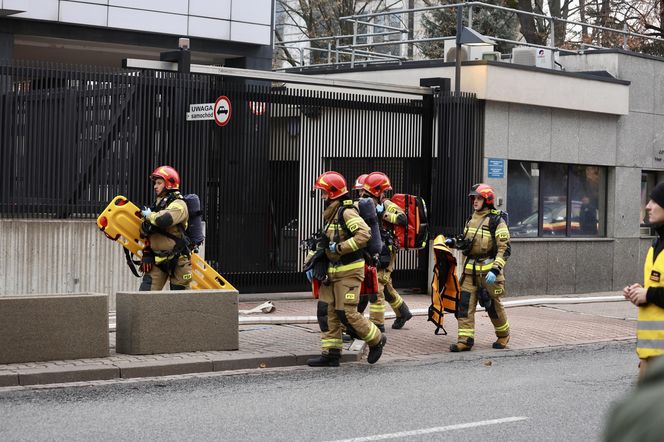 Zamknięta ulica w centrum Warszawy. Tajemnicze ćwiczenia, chodzi o ambasadę.